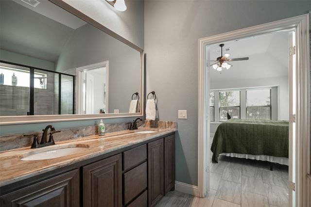 201 Providence Drive, Van Alstyne, TX 75495