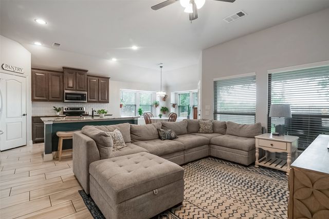 201 Providence Drive, Van Alstyne, TX 75495