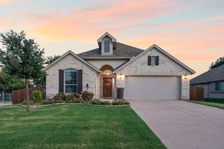 201 Providence Drive, Van Alstyne, TX 75495