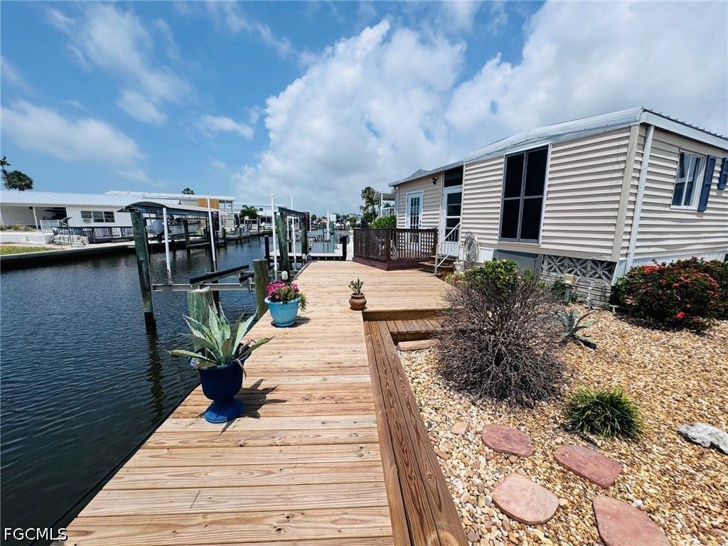 11321 Bougainvillea LN, Fort Myers Beach, FL 33931