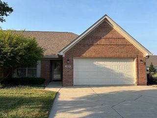 4908 W Harrisburg Court, New Palestine, IN 46163