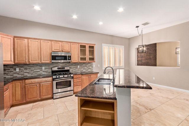 8133 N High Branch Drive, Tucson, AZ 85743