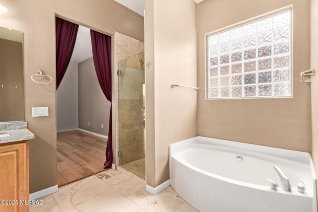 8133 N High Branch Drive, Tucson, AZ 85743