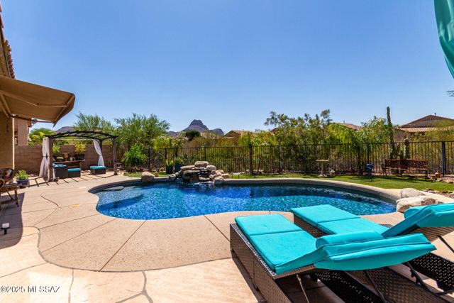 8133 N High Branch Drive, Tucson, AZ 85743