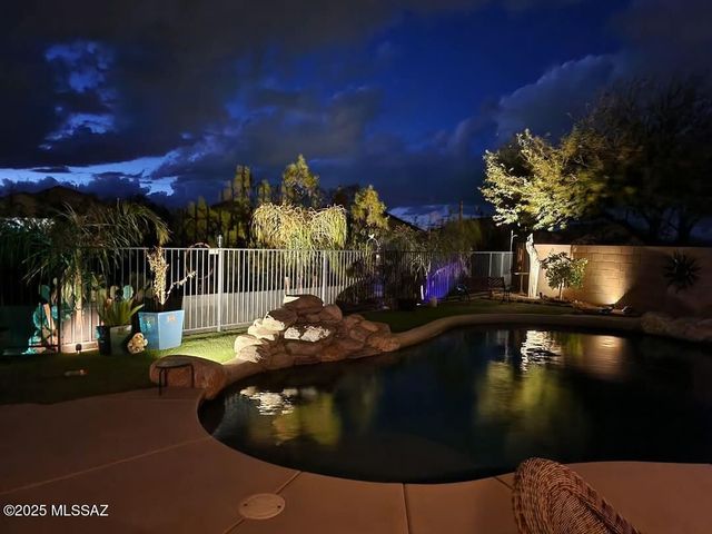 8133 N High Branch Drive, Tucson, AZ 85743