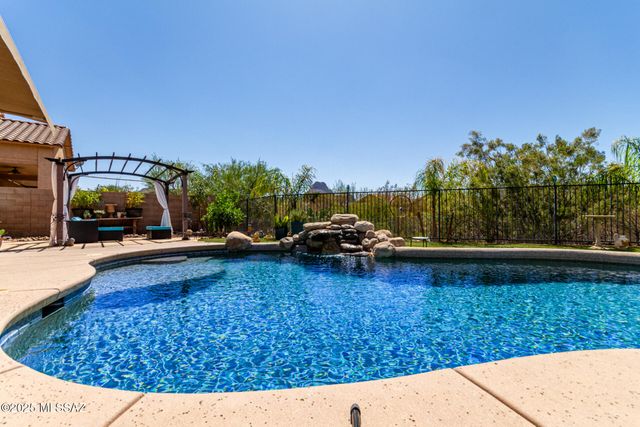 8133 N High Branch Drive, Tucson, AZ 85743