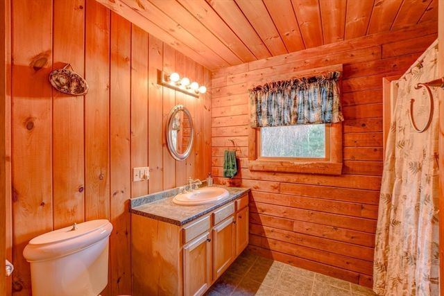 23 Dana Rd, Petersham, MA 01366