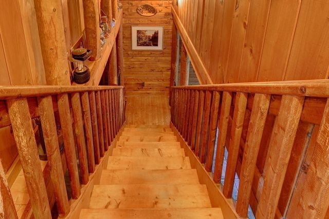 23 Dana Rd, Petersham, MA 01366