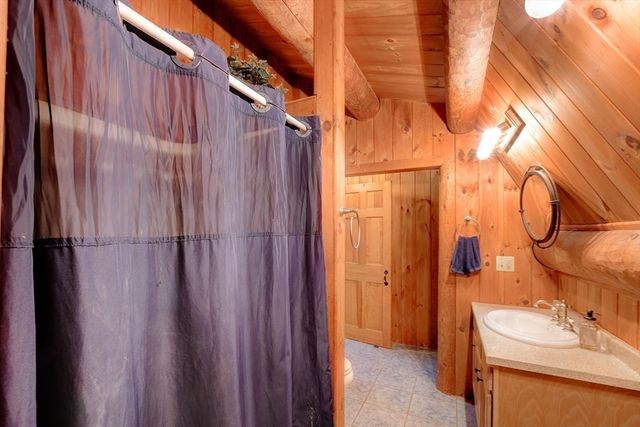 23 Dana Rd, Petersham, MA 01366