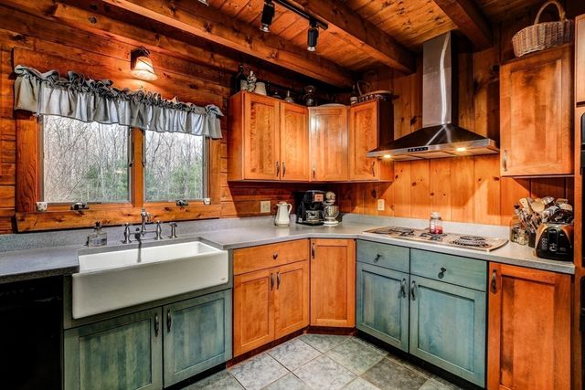 23 Dana Rd, Petersham, MA 01366