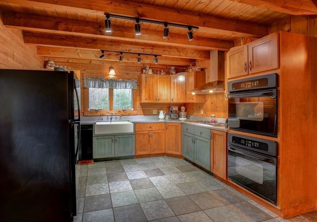 23 Dana Rd, Petersham, MA 01366