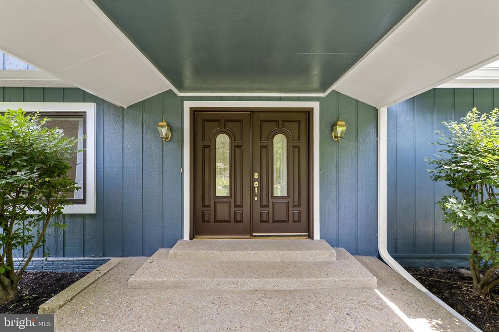 Image 5 of property listing at 6620 PRESTWICK DR, Highland, MD 20777