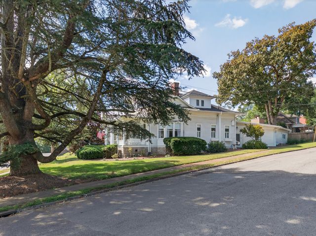 310 Mulberry Ave, Fayetteville, TN 37334