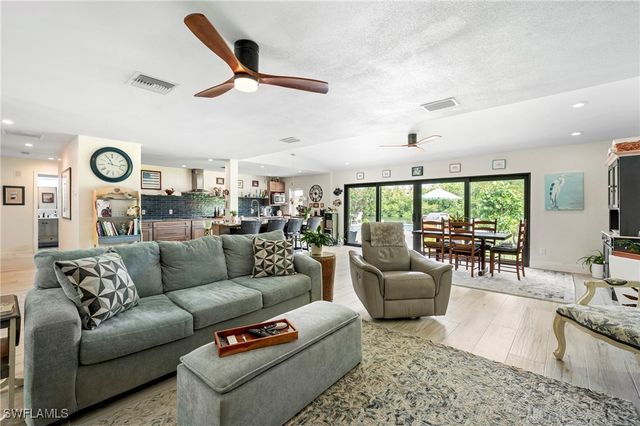 2271 Harbor RD, Naples, FL 34104