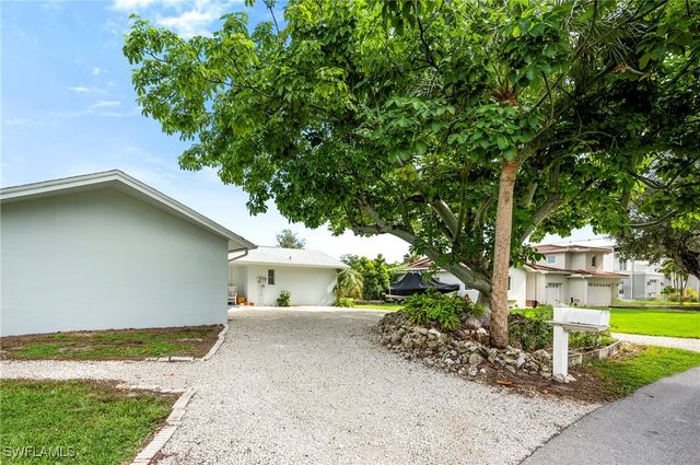 2271 Harbor RD, Naples, FL 34104