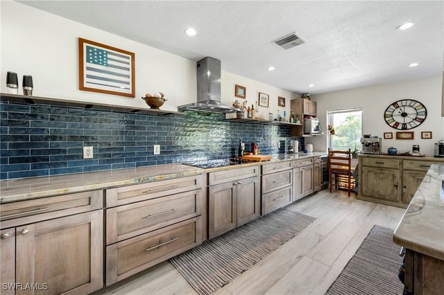 2271 Harbor RD, Naples, FL 34104