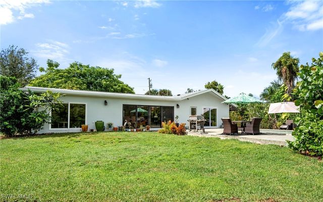 2271 Harbor RD, Naples, FL 34104