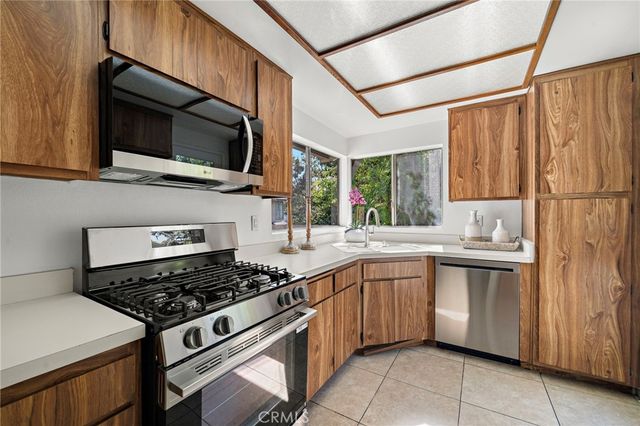 39 Rockwood 23, Irvine, CA 92614