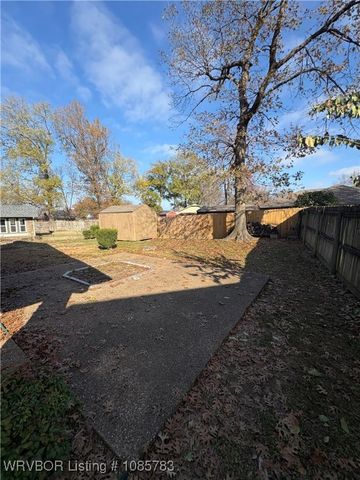 9515 Kingswalk, Fort Smith, AR 72908