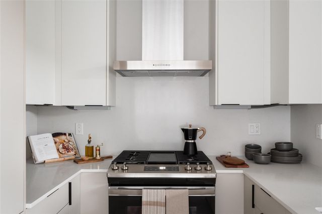 1908 Albury CV B, Austin, TX 78758