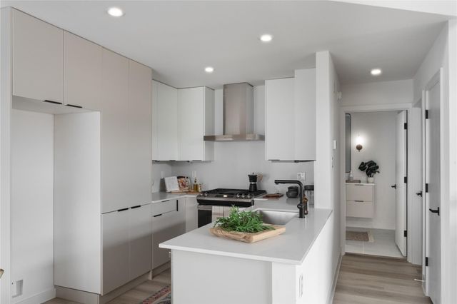 1908 Albury CV B, Austin, TX 78758