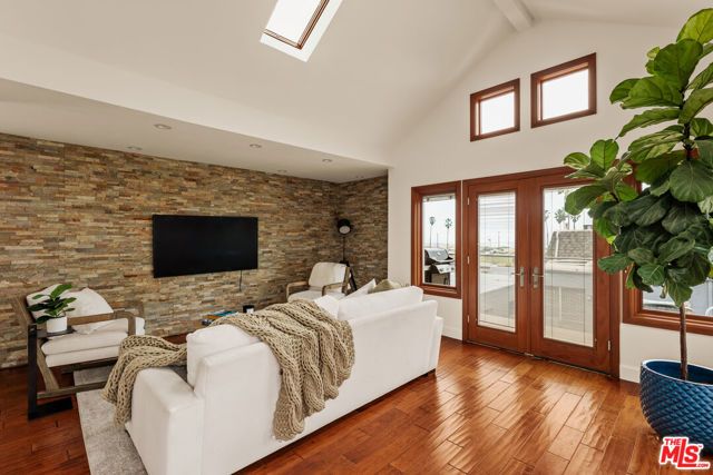 6644 Vista Del Mar, Playa Del Rey (los Angeles), CA 90293