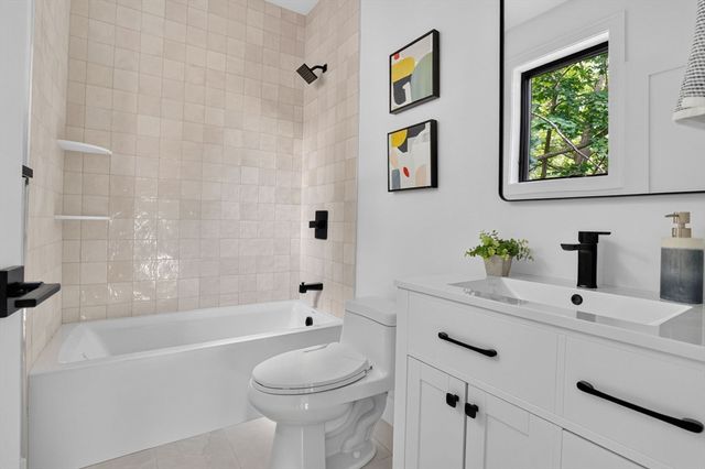 37 Kingston St R, Somerville, MA 02144