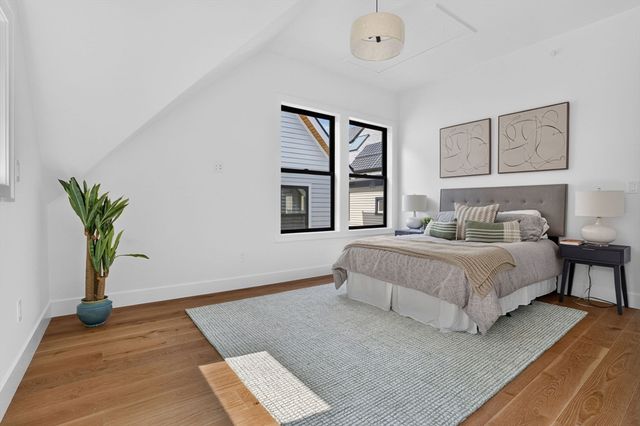 37 Kingston St R, Somerville, MA 02144