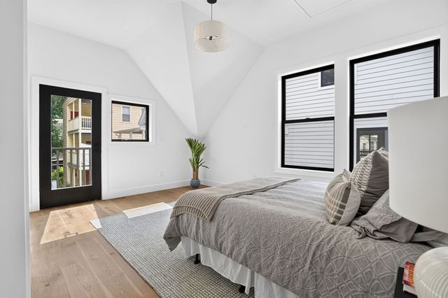 37 Kingston St R, Somerville, MA 02144