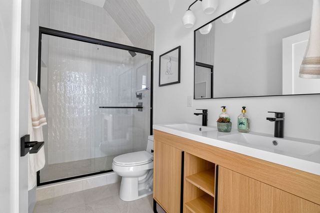 37 Kingston St R, Somerville, MA 02144