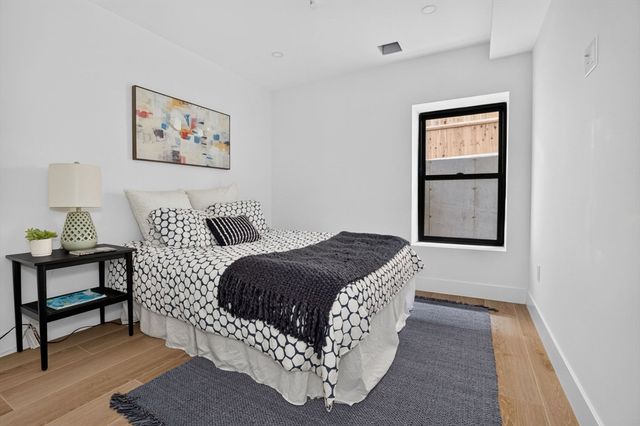 37 Kingston St R, Somerville, MA 02144