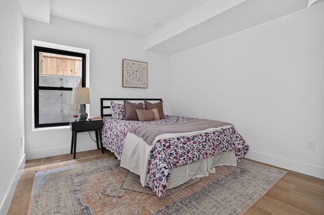 37 Kingston St R, Somerville, MA 02144
