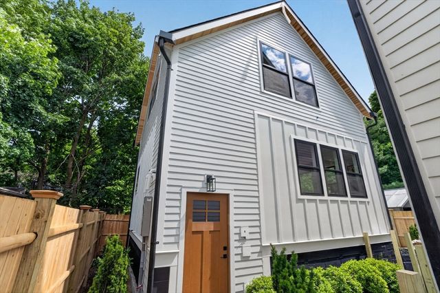 37 Kingston St R, Somerville, MA 02144