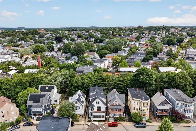 37 Kingston St R, Somerville, MA 02144