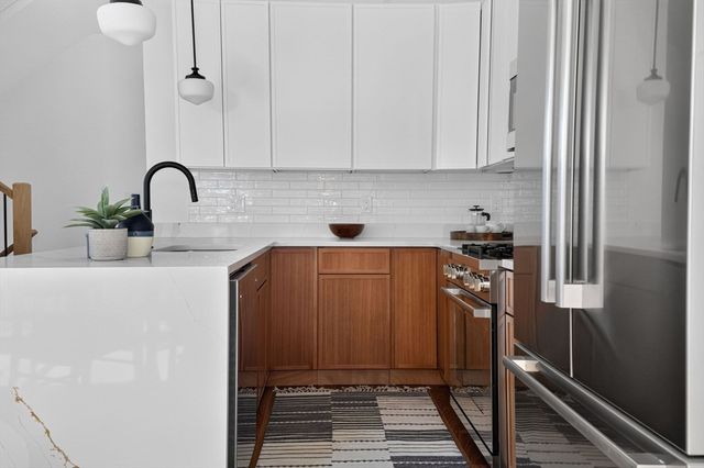 37 Kingston St R, Somerville, MA 02144
