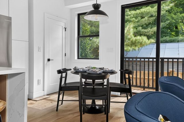 37 Kingston St R, Somerville, MA 02144