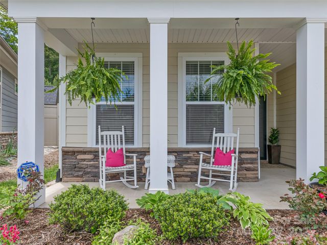 640 Summerfield Place, Flat Rock, NC 28731