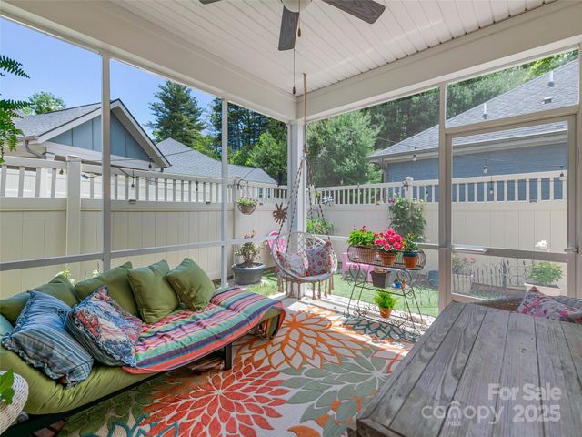 640 Summerfield Place, Flat Rock, NC 28731