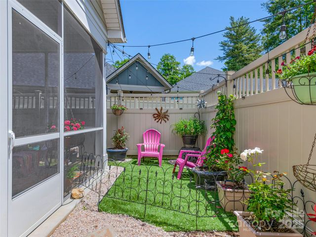 640 Summerfield Place, Flat Rock, NC 28731