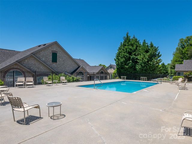 640 Summerfield Place, Flat Rock, NC 28731