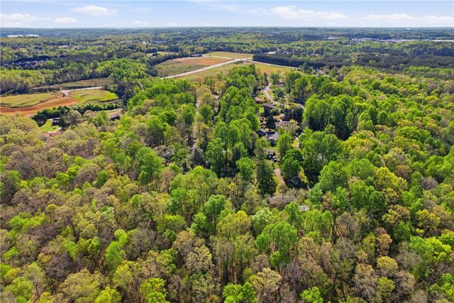 623 W Springwood Drive, Seneca, SC 29672
