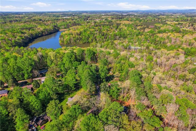 623 W Springwood Drive, Seneca, SC 29672