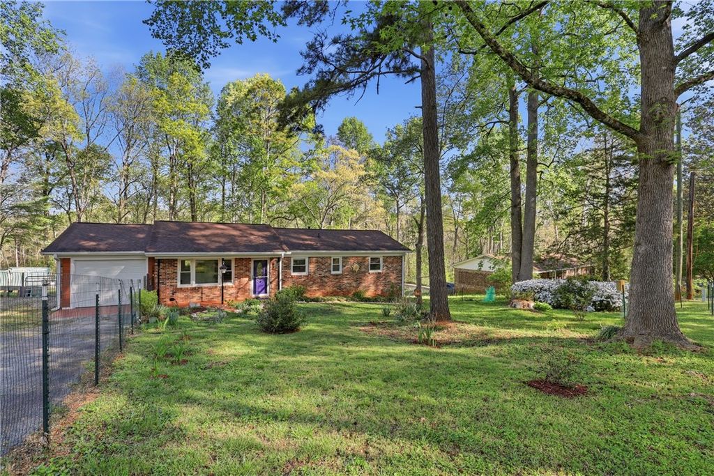623 W Springwood Drive, Seneca, SC 29672