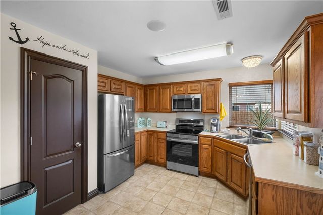 1361 Arkansas Lane, Prairie Grove, AR 72753