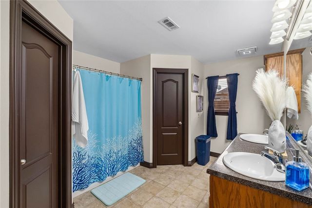 1361 Arkansas Lane, Prairie Grove, AR 72753