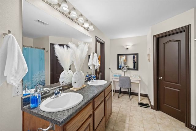 1361 Arkansas Lane, Prairie Grove, AR 72753