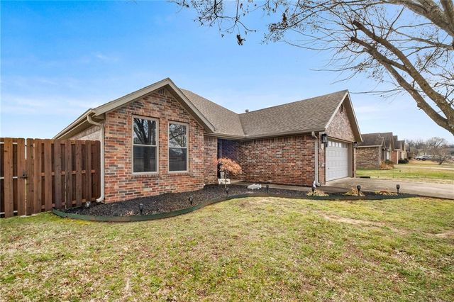1361 Arkansas Lane, Prairie Grove, AR 72753