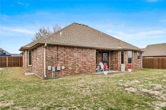 1361 Arkansas Lane, Prairie Grove, AR 72753