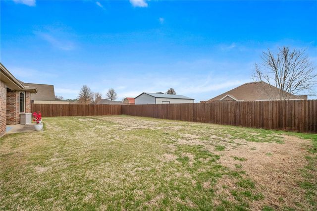 1361 Arkansas Lane, Prairie Grove, AR 72753