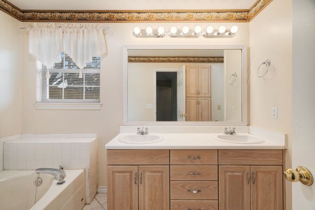 3650 Brownwood Drive, Paris, TX 75462